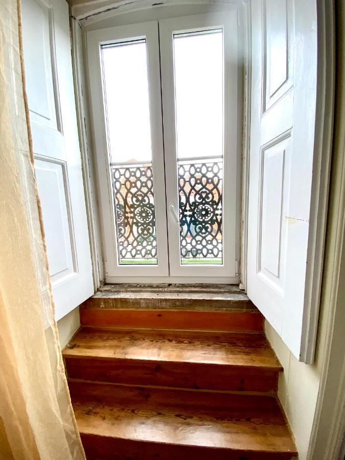 Nature Chiado 2- Cozy Little Double Room With Shared Bathroom ลิสบอน ภายนอก รูปภาพ