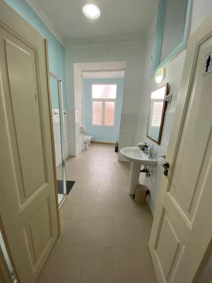 Nature Chiado 2- Cozy Little Double Room With Shared Bathroom ลิสบอน ภายนอก รูปภาพ